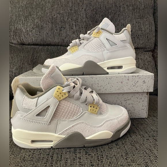 Air Jordan 4 Retro SE, Photon Dust/ Pale Vanilla, Men's size 4 - Picture 2 of 5